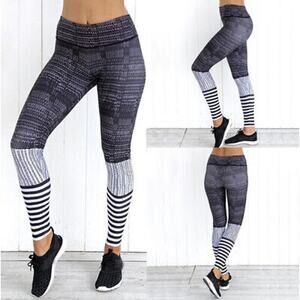 Onzie Leggings Women's Sz S/M Flow Striped Mixed Print Graphic Level Black/White